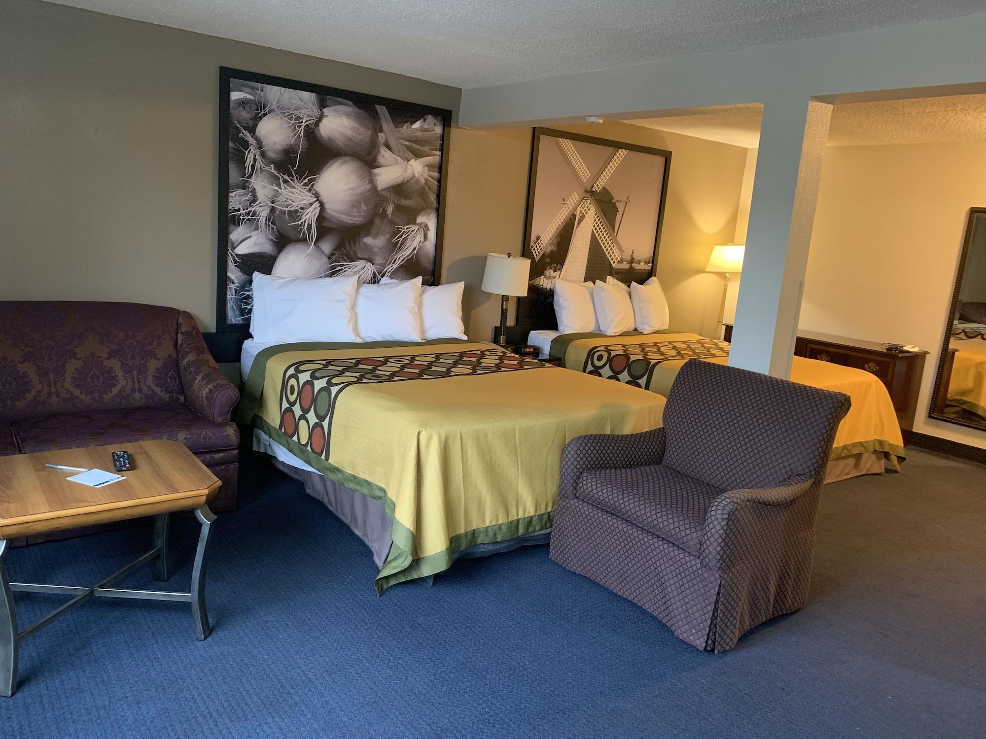 Sutton Suites Hotel SeaTac Exterior photo