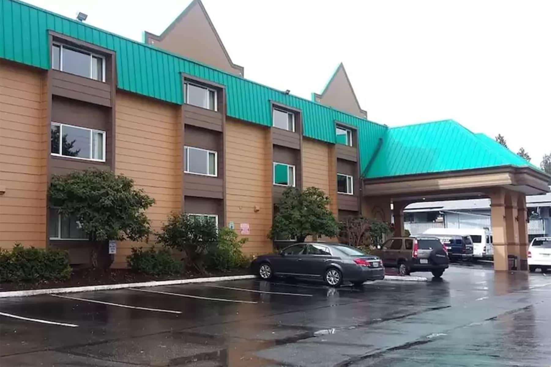 Sutton Suites Hotel SeaTac Exterior photo