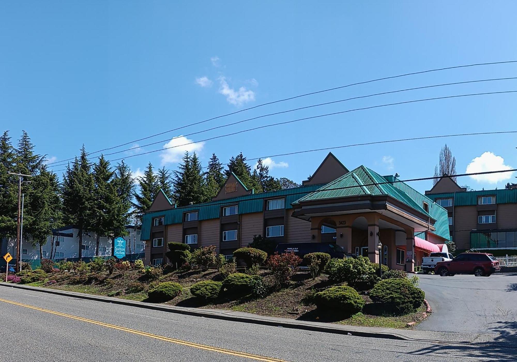 Sutton Suites Hotel SeaTac Exterior photo