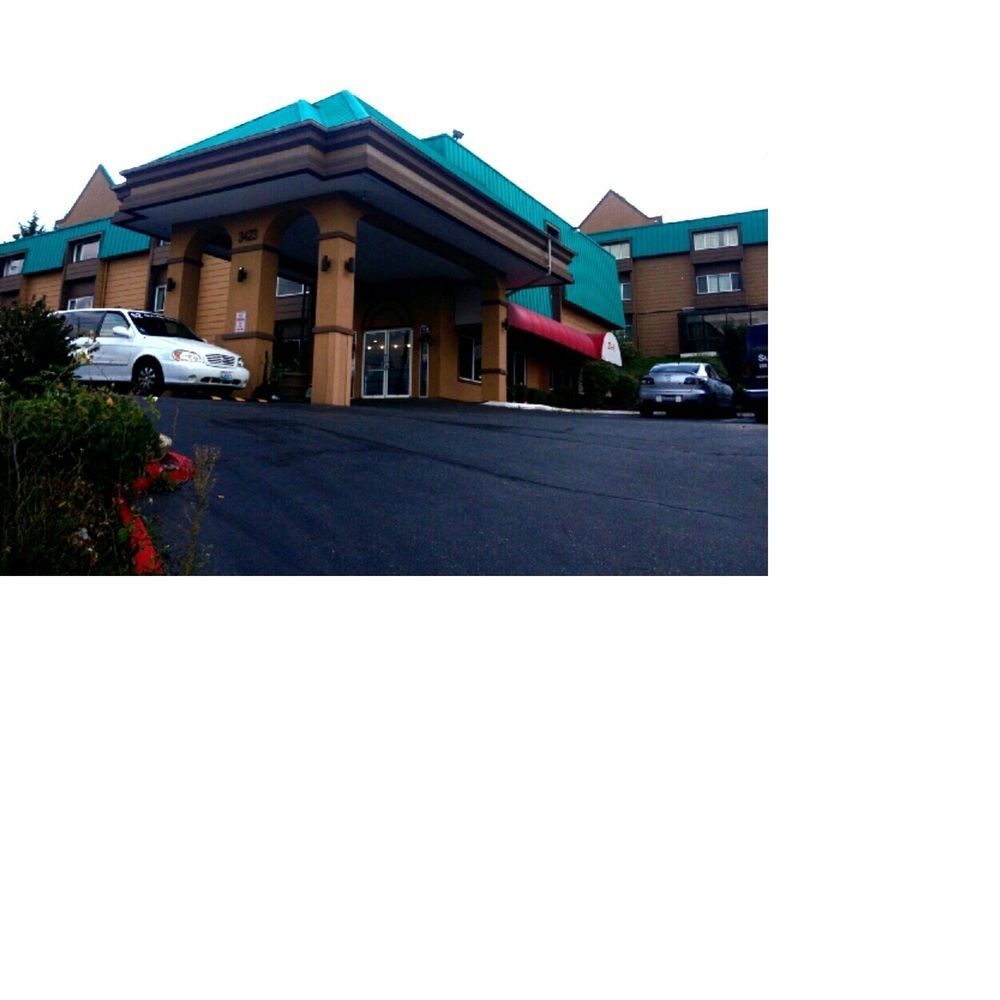 Sutton Suites Hotel SeaTac Exterior photo