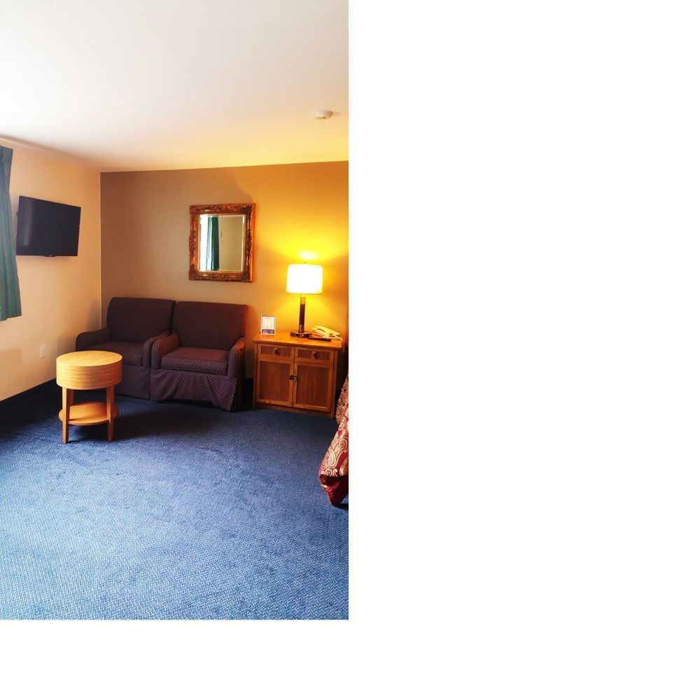 Sutton Suites Hotel SeaTac Exterior photo
