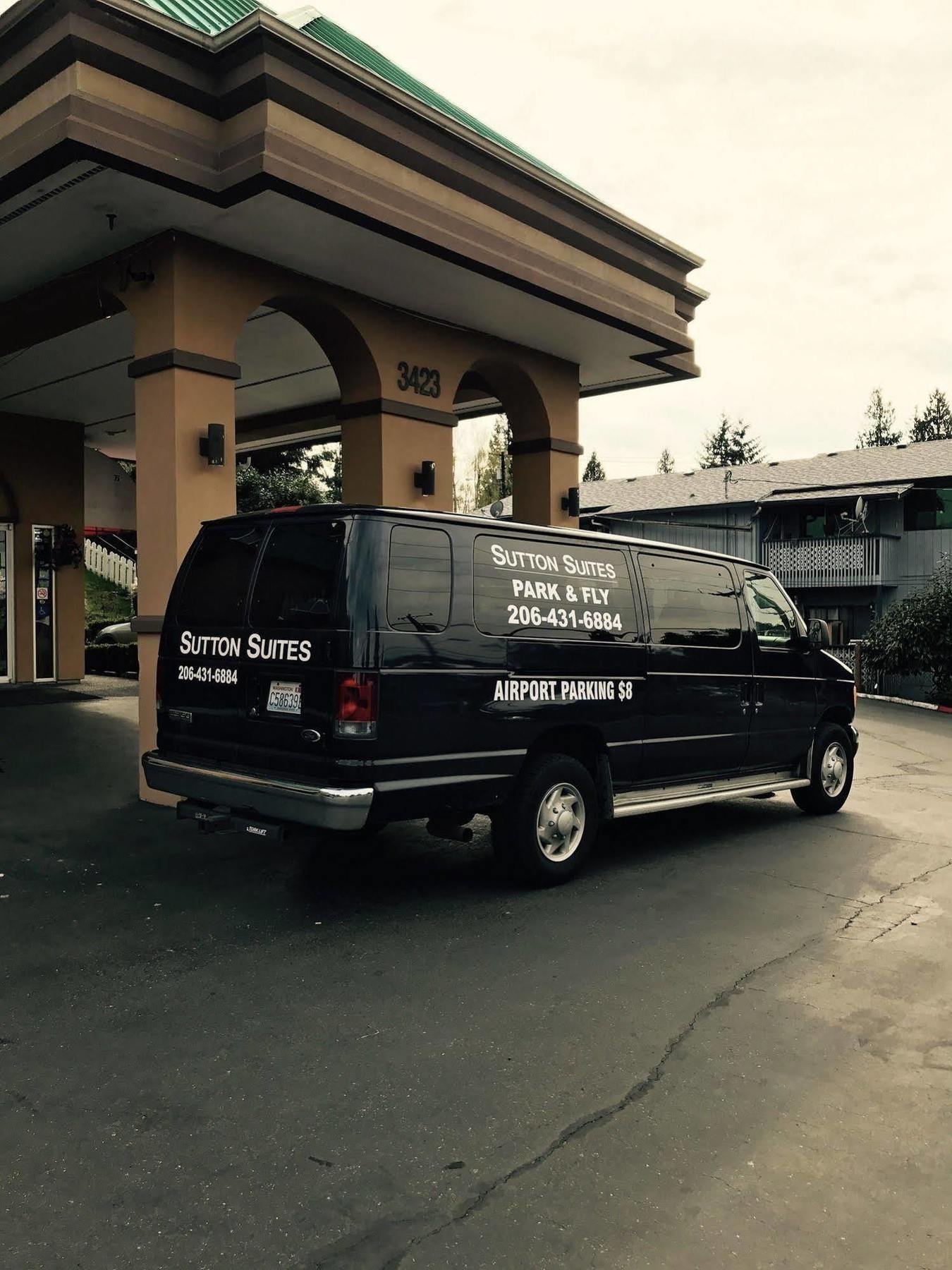 Sutton Suites Hotel SeaTac Exterior photo